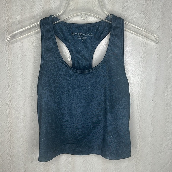 🆕 Beyond Yoga First Class Crop Tank In Distressed Navy Size small - Picture 2 of 7